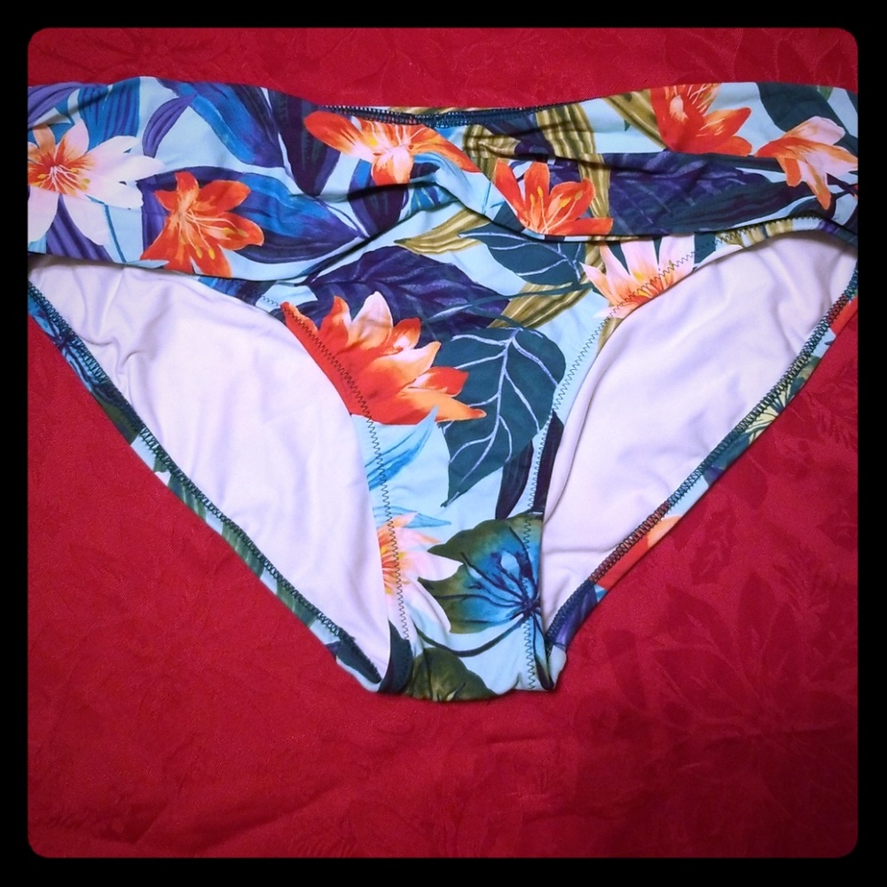 BNWOT Lands End swim bottoms bikini style
